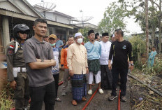 Bupati Tanjab Barat Pimpin Penanganan Kebakaran di Tungkal Ilir Usai Shalat Jumat
