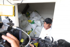 Mentan Amran Murka Temukan 600 Ton Beras SPHP Dioplos Jadi Premium di Jakarta Timur