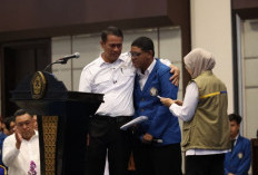 Dengar Curhat Mahasiswa UNDIP Soal Pangan, Mentan Amran Langsung Perintahkan Bulog Kirim Beras ke Alor
