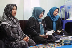 Ketua TP PKK Hj. Fadhilah Sadat Takziah ke Rumah Duka H. Syamsuddin Abd., Beri Dukungan dan Doa untuk Keluarga